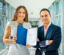 Medizinstudentin Sabrina Sulzer und Prof. Dr. Marino Venerito